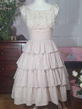 Innocent World Muted Pink Tiered Lace JSK | Classic Lolita Jumper Skirt 🎀